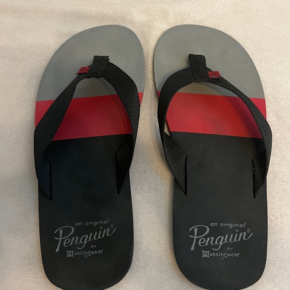 Like New PENGUIN BY MUNSINGWARE Men’s Flip-Flops
